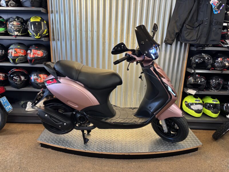 Piaggio Zip SP (nieuwstaat)
