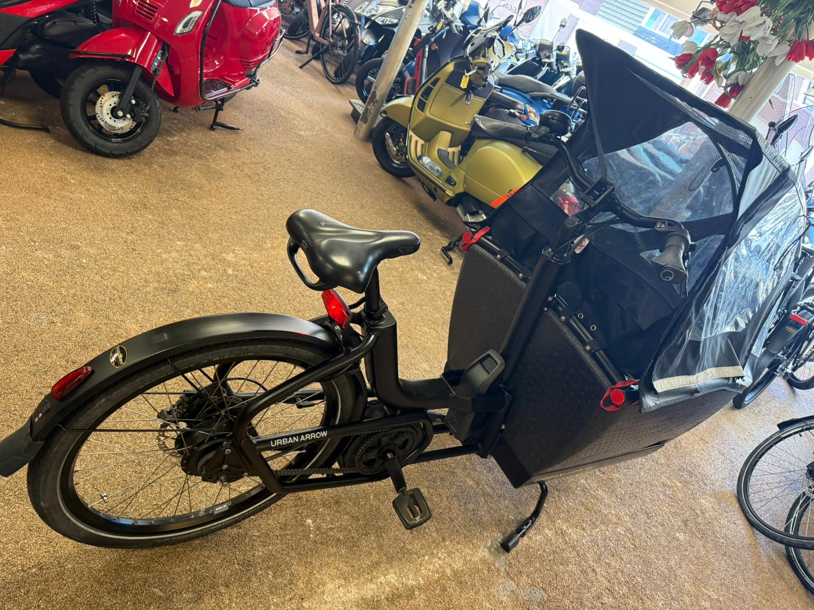 Urban Arrow bakfiets Nieuwstaat + huif - Afbeelding 2