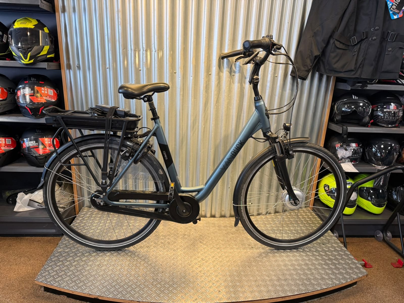 Van Dijck Ceres 56cm