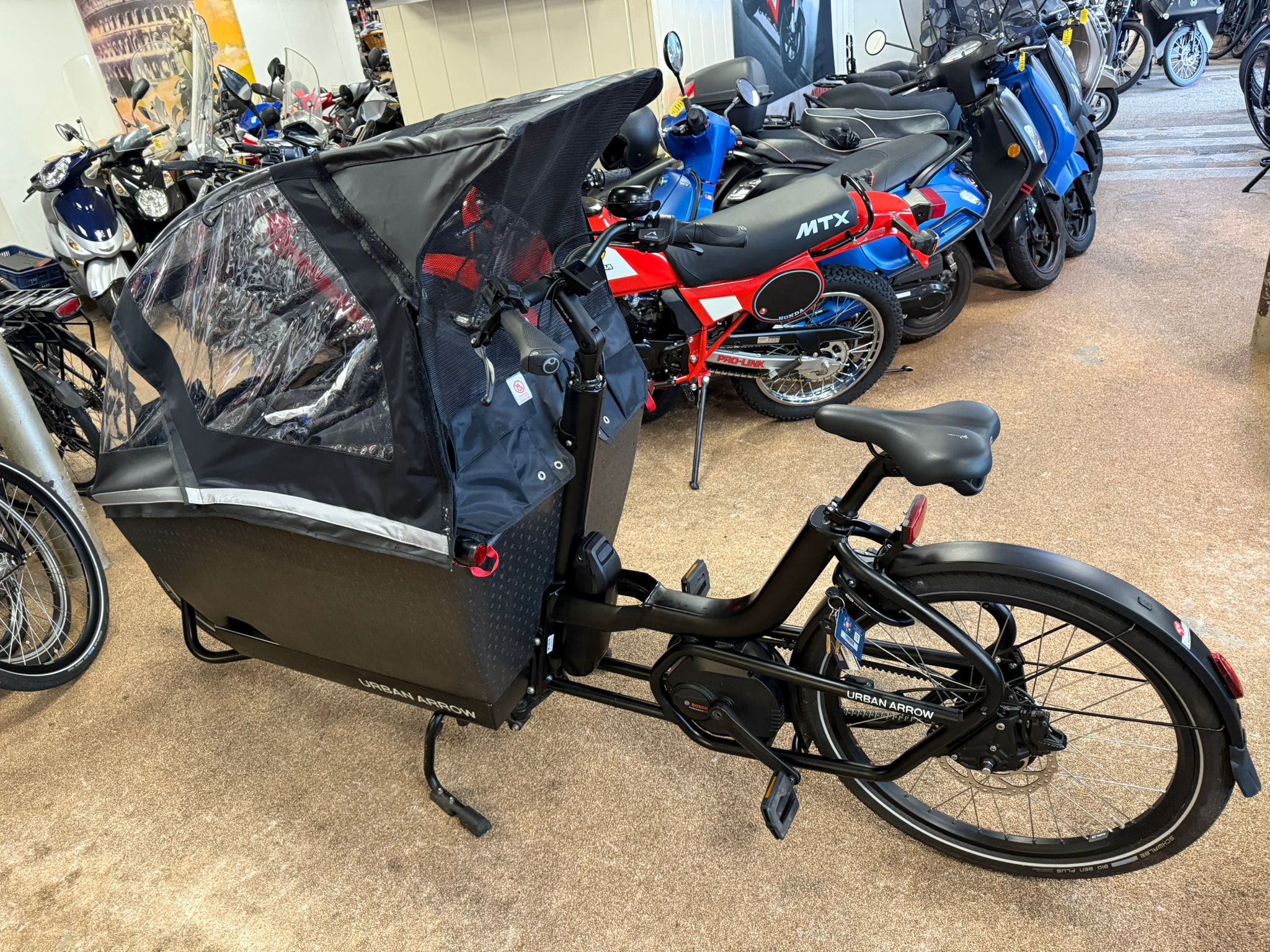 Urban Arrow bakfiets DEMO MODEL inclusief huif & regenhoes - Afbeelding 2