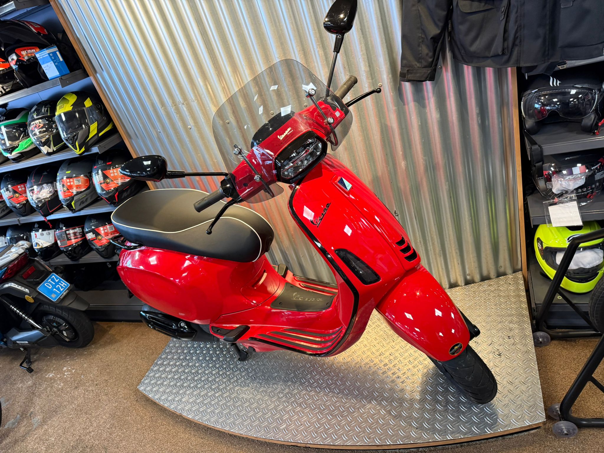 Vespa Sprint 45km (Demomodel!) (Aanbieding 5999,- naar 4999,-) - Afbeelding 7