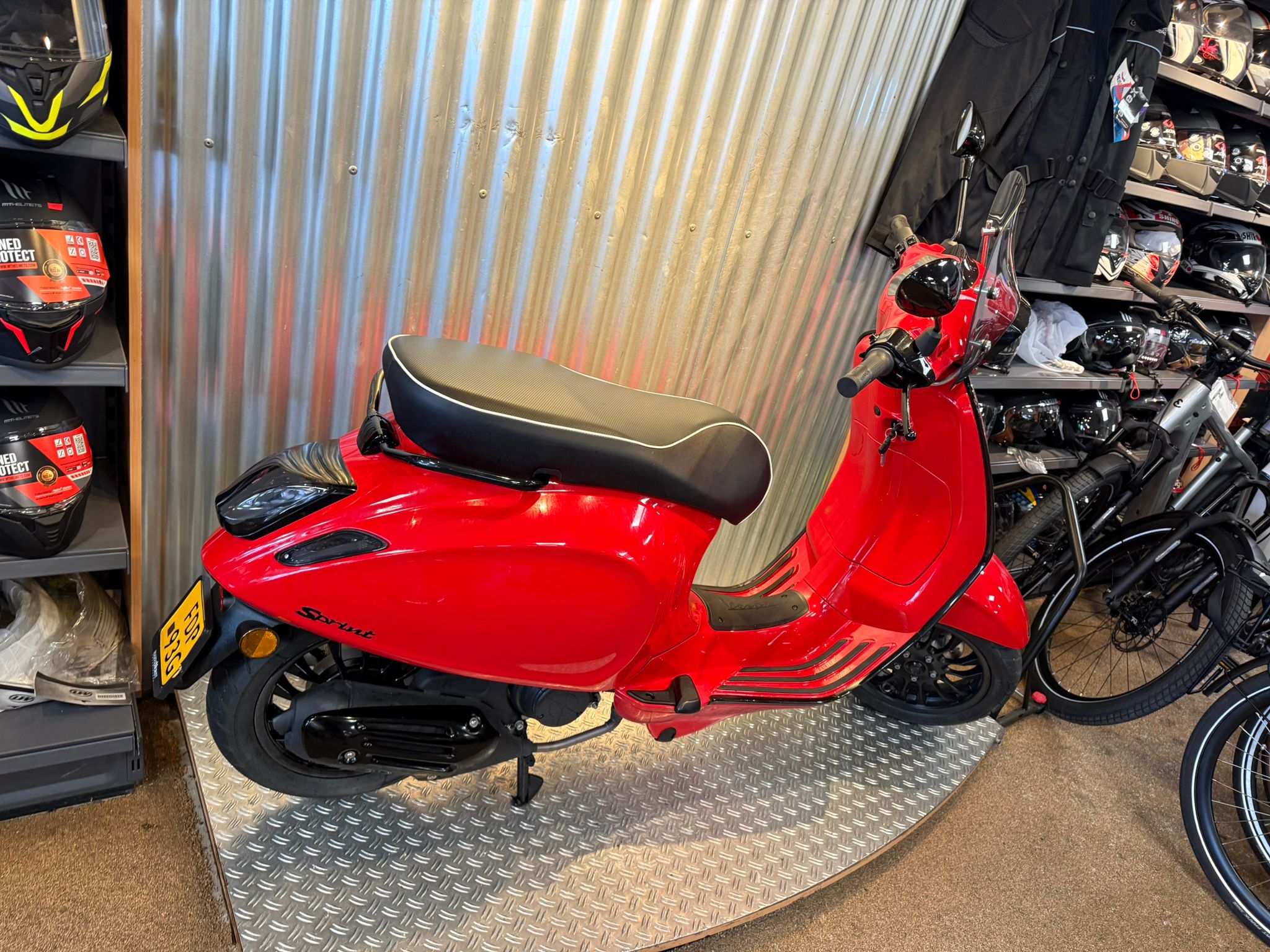 Vespa Sprint 45km (Demomodel!) (Aanbieding 5999,- naar 4999,-) - Afbeelding 6