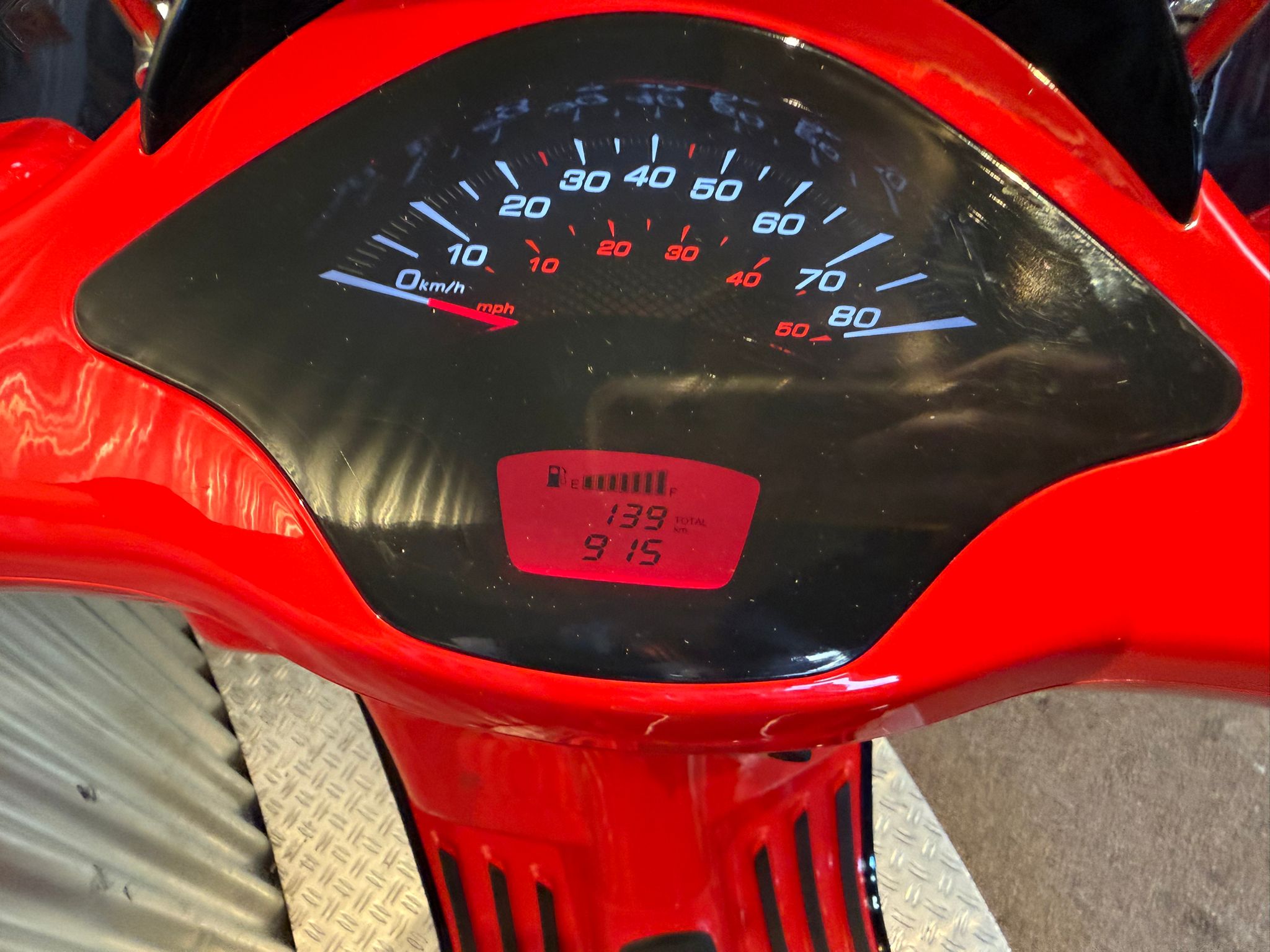 Vespa Sprint 45km (Demomodel!) (Aanbieding 5999,- naar 4999,-) - Afbeelding 5