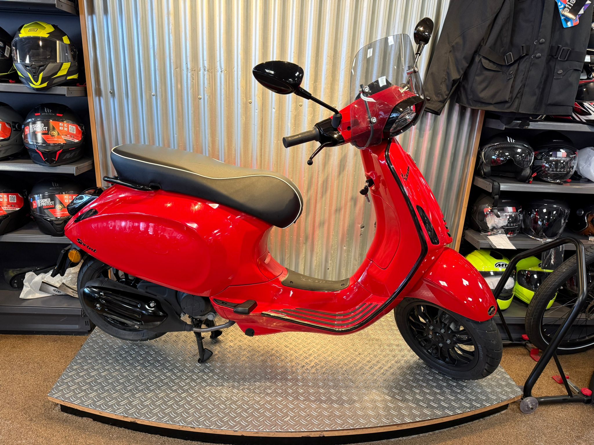 Vespa Sprint 45km (Demomodel!) (Aanbieding 5999,- naar 4999,-)